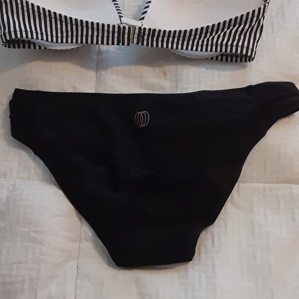 Bikini - Picture 6 of 6